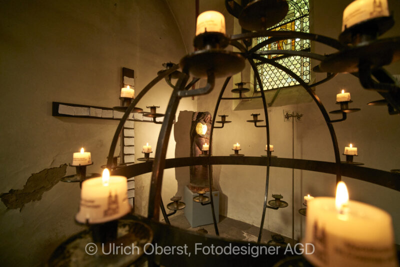 Goslar Marktkirche Leuchter und Kreuz